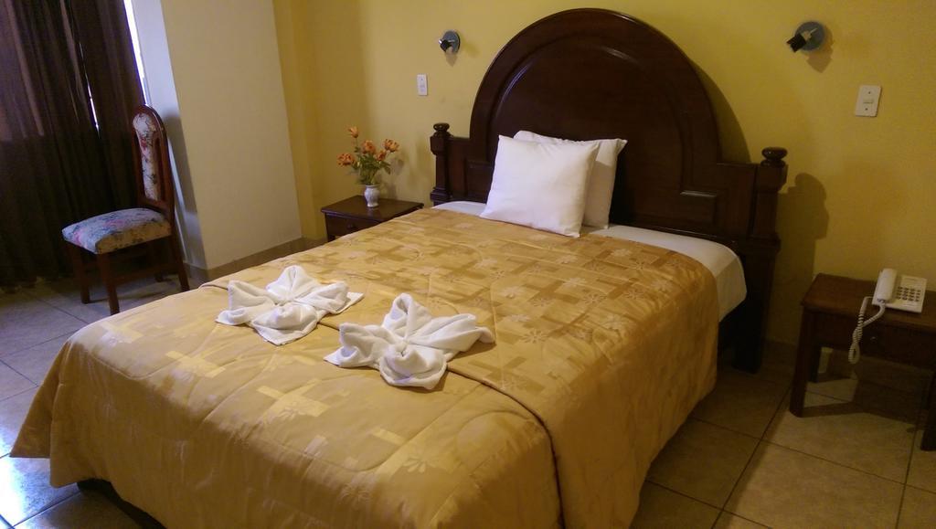 Hotel Presidente トルヒーリョ エクステリア 写真